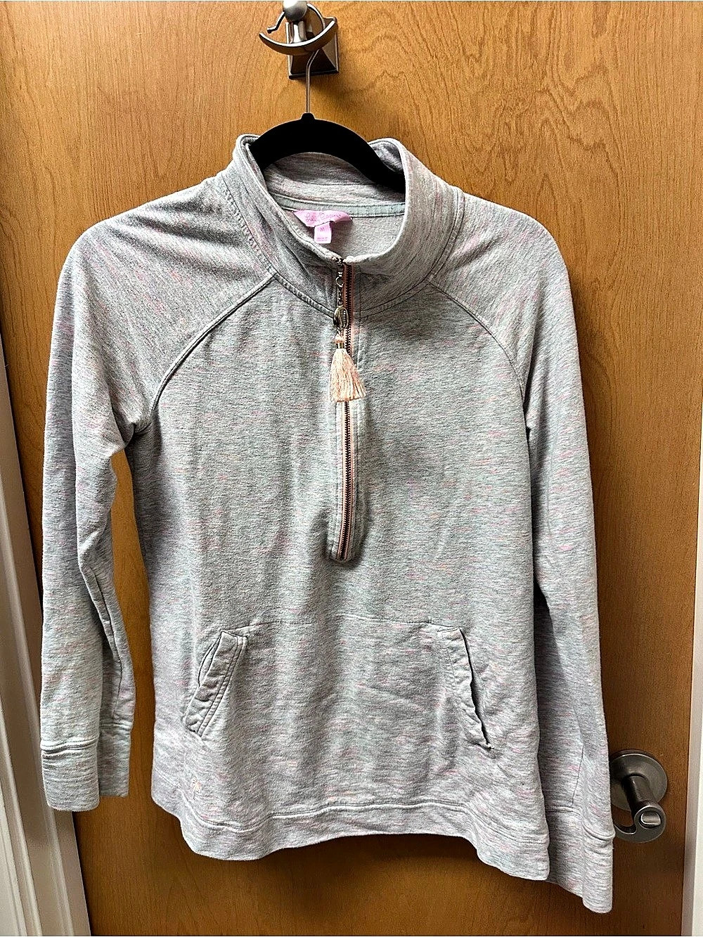 Lilly Pulitzer Women's Half-Zip Graphic Pullover in Gray Beige Size Medium